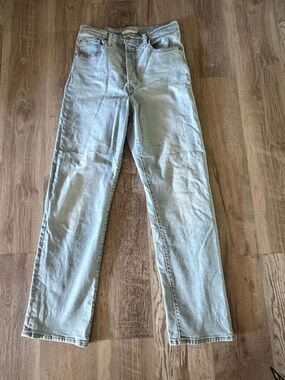 Levi's Ribcage button fly size 31, 32 length. Never worn.